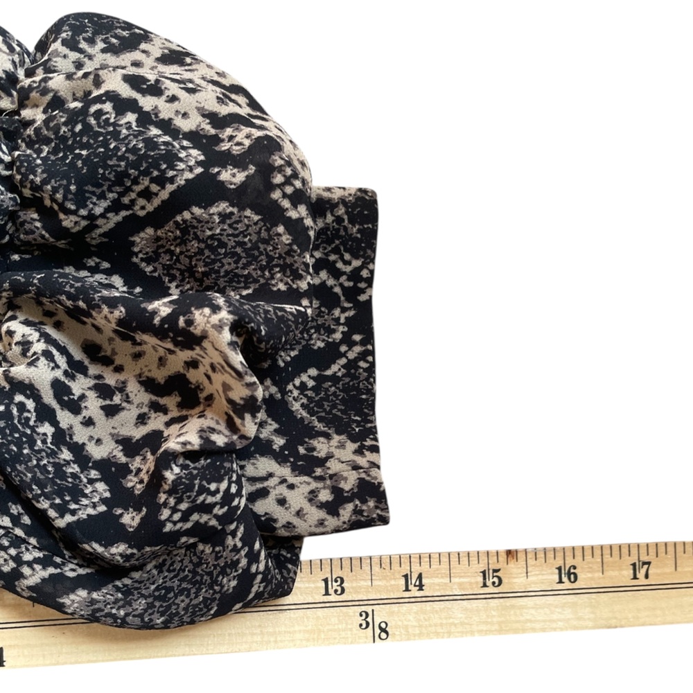 VINCE CAMUTO Black/Beige Snake Print Bishop Sleeve 3/4 Sleeve Blouse Top - Small - Picture 13 of 16